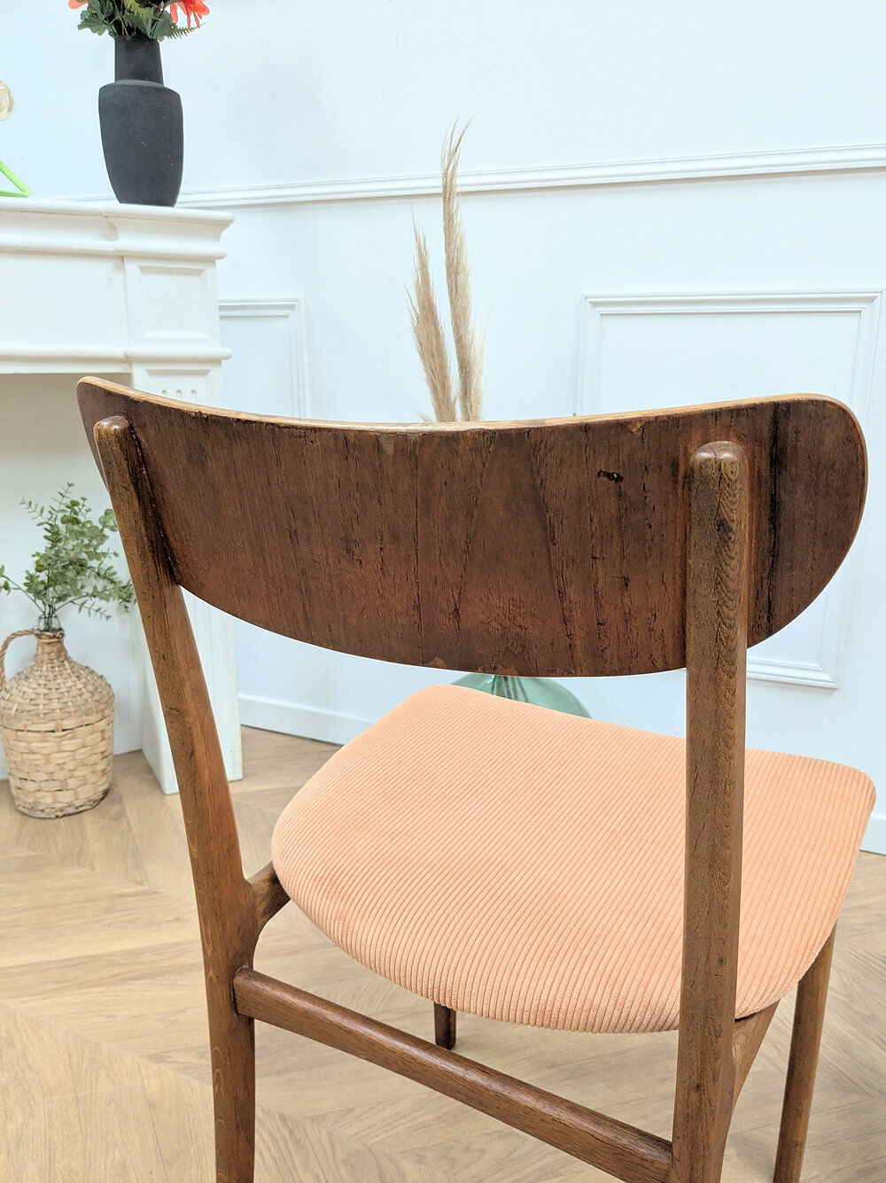 Set of 2 vintage chairs