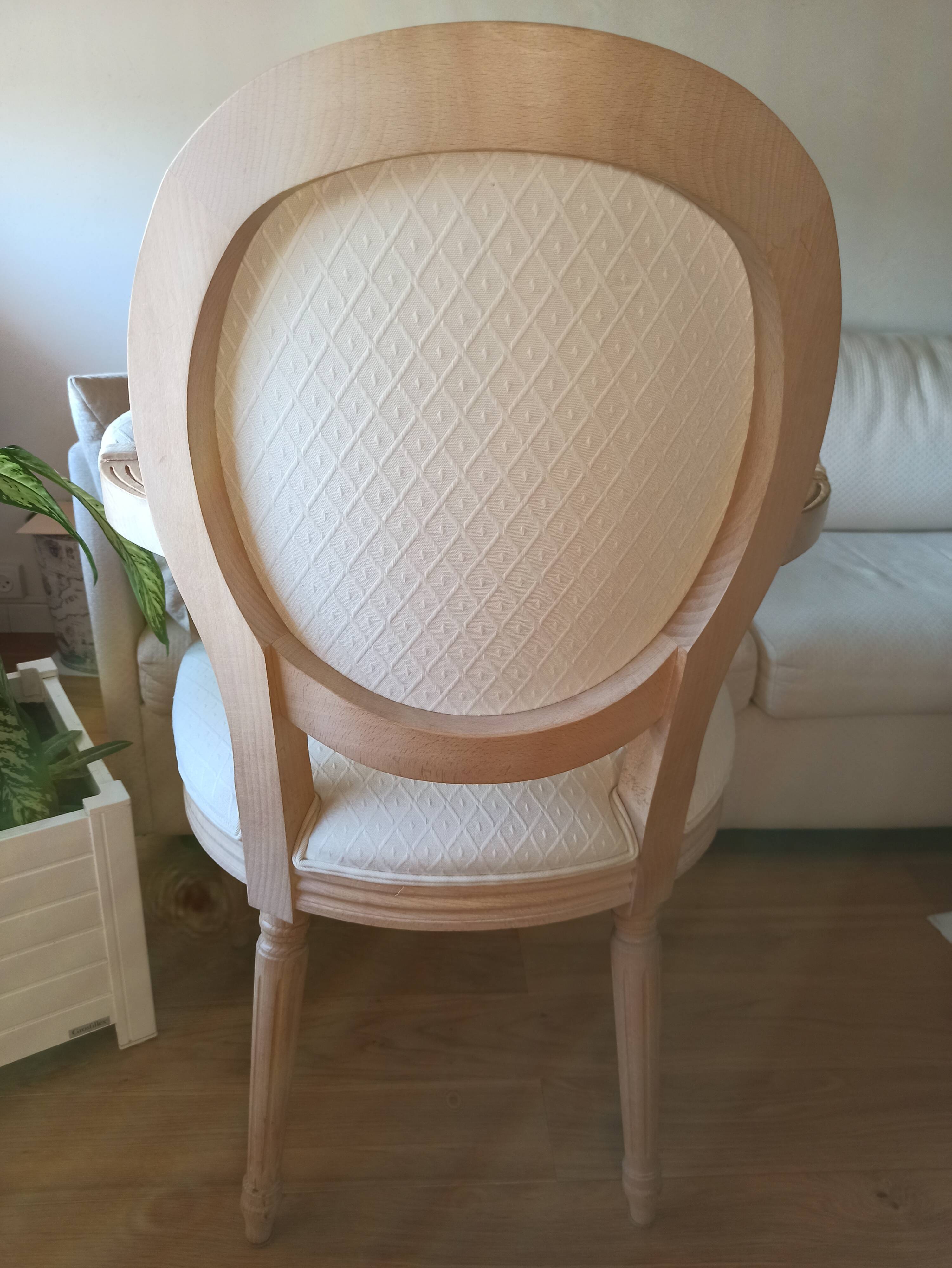 Fauteuil médaillon beige style Louis XVI très bon état