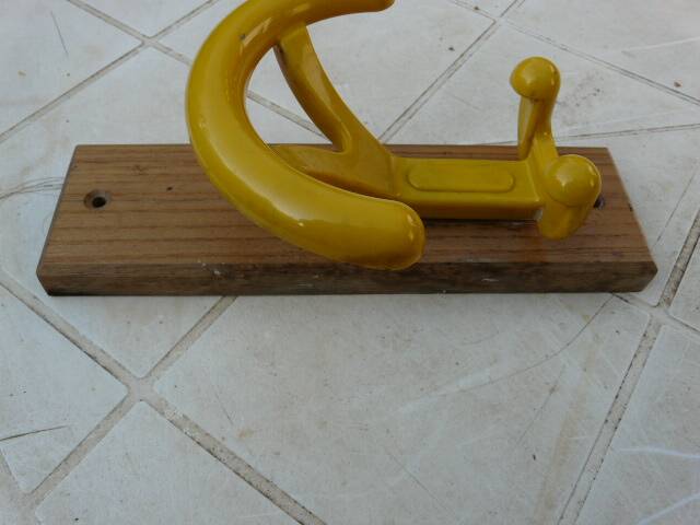 vintage yellow wall coat rack "Ghidini Italy"