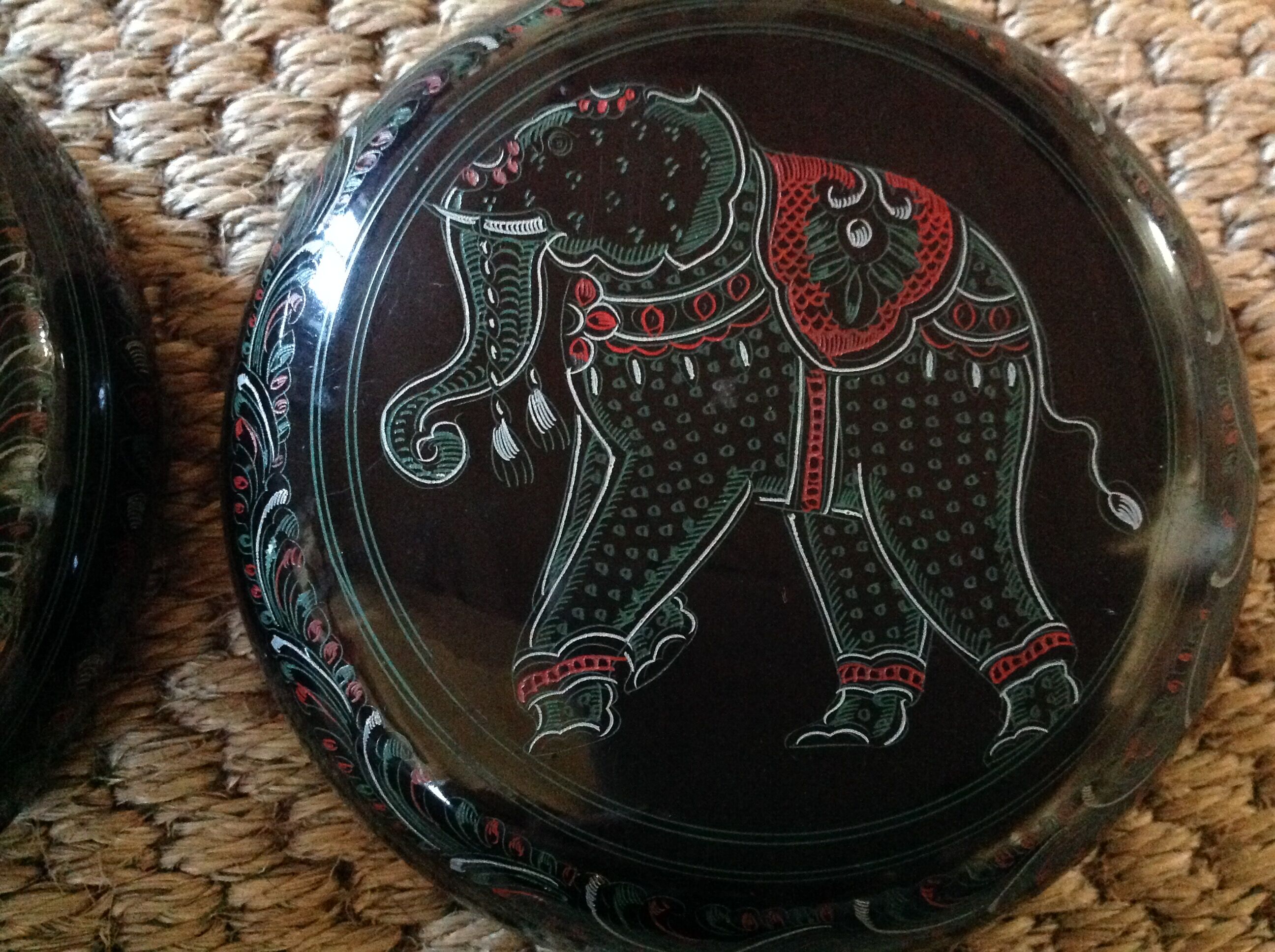 Elephant round box