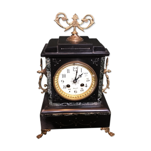Pendule borne en marbre
