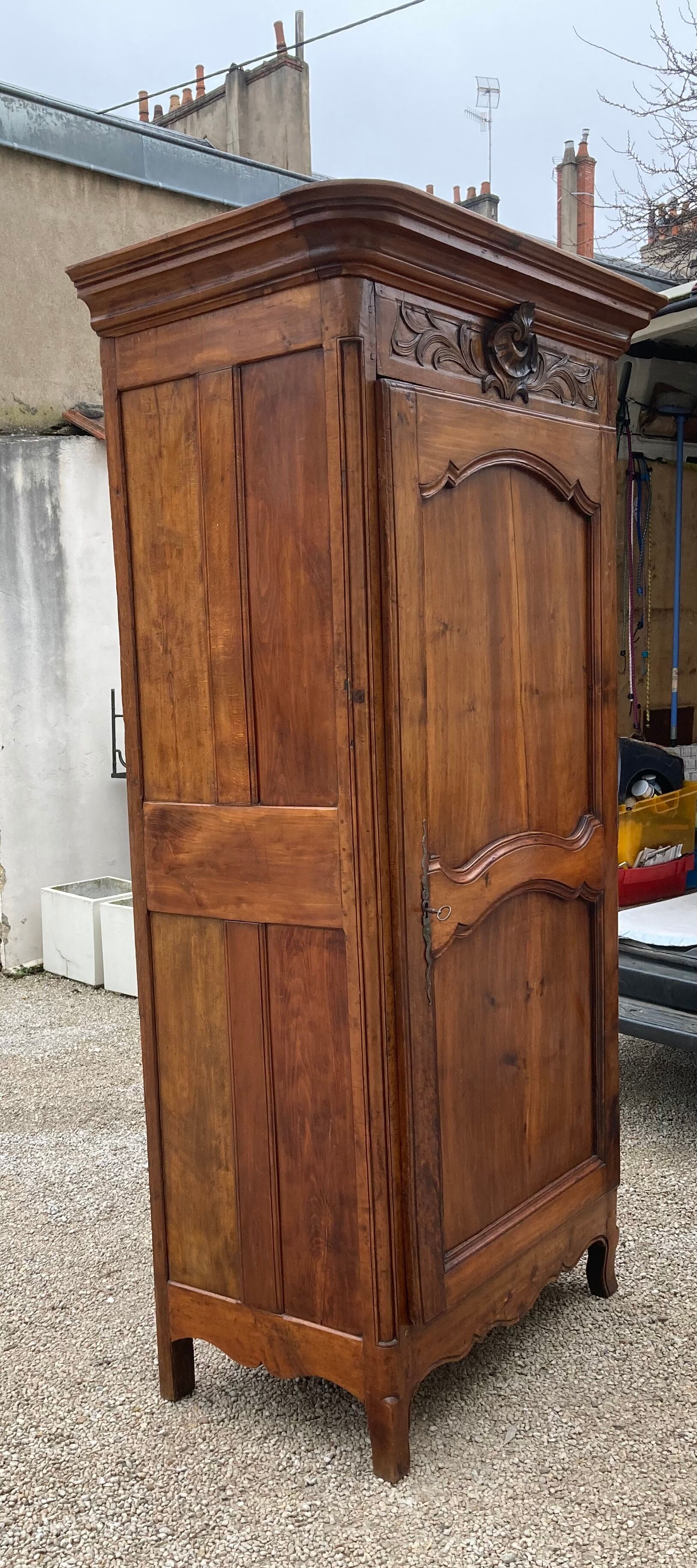 Bonnetière Louis XV in solid cherry tree chevillé nineteenth century (delivery possible)