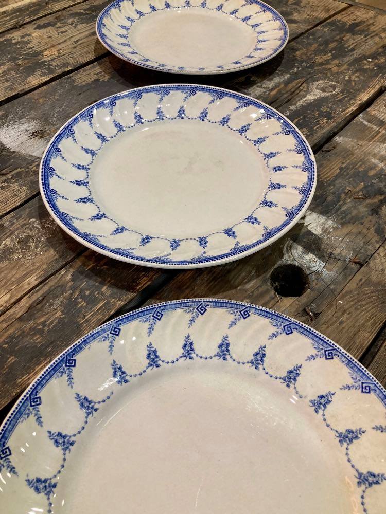 Lot 3 plates Boch La Louvière model Blue Garland