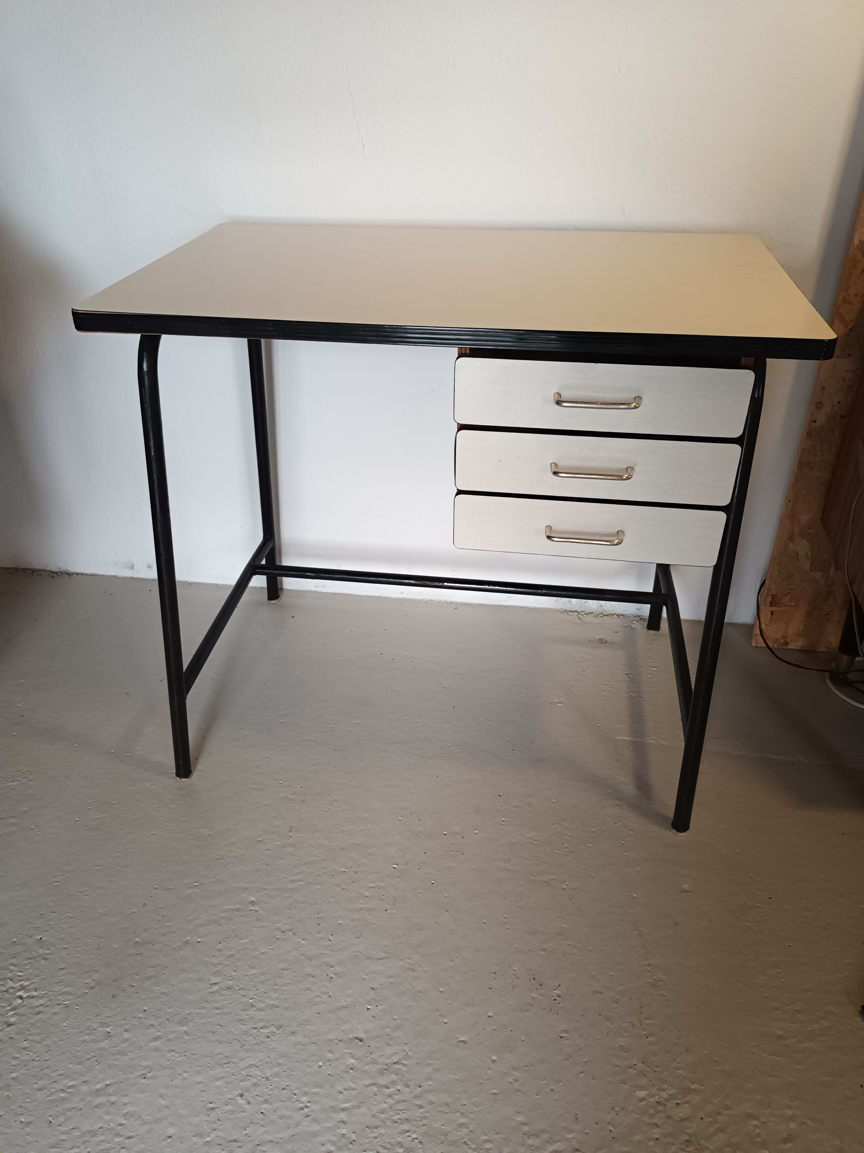 Formica desk
