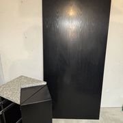 Grand bureau bois laqué et granite 1980