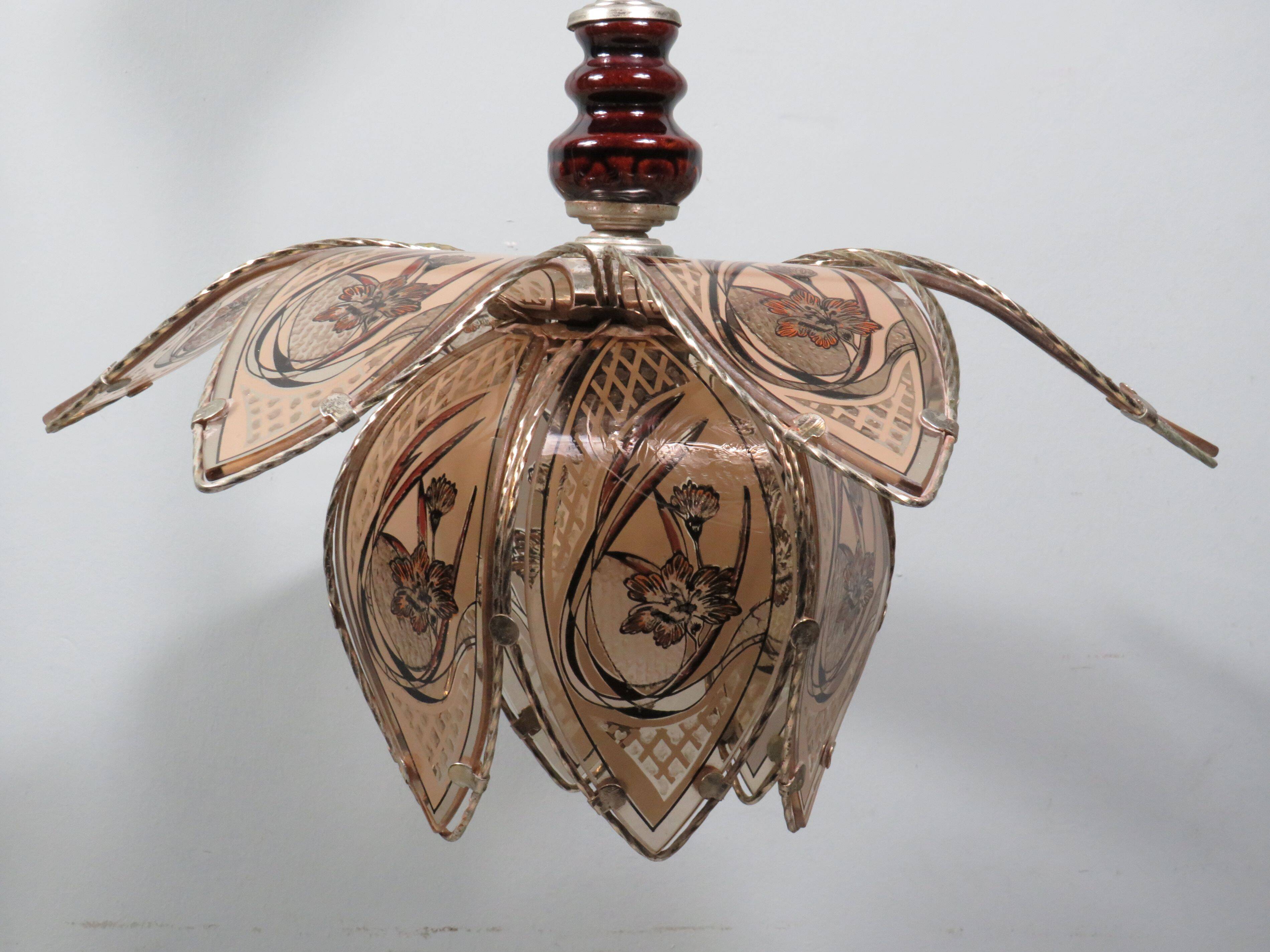 Vintage elegant vintage lotus pendant lamp with a warm glow!