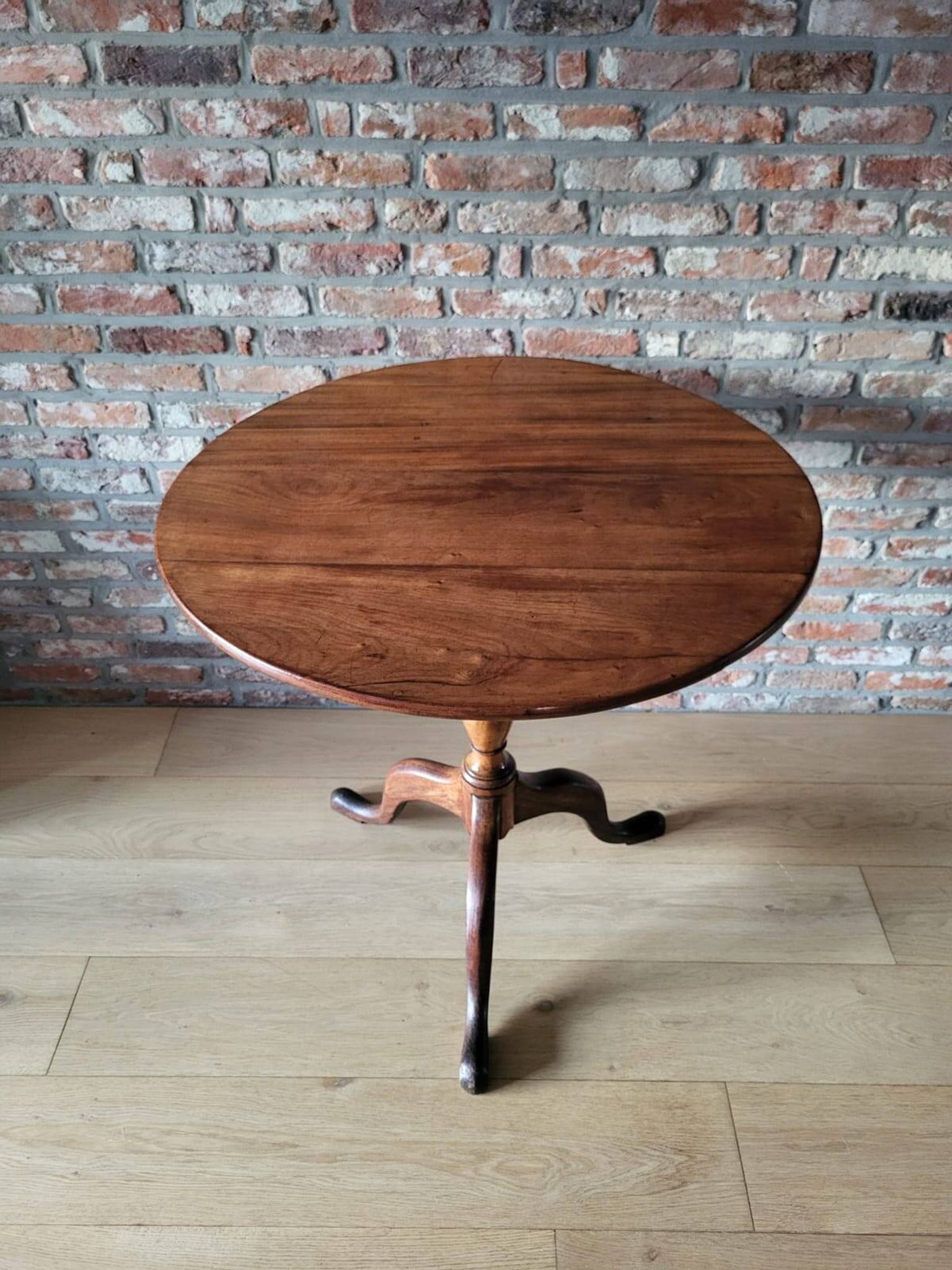 English table with a tilting top, 19th century.