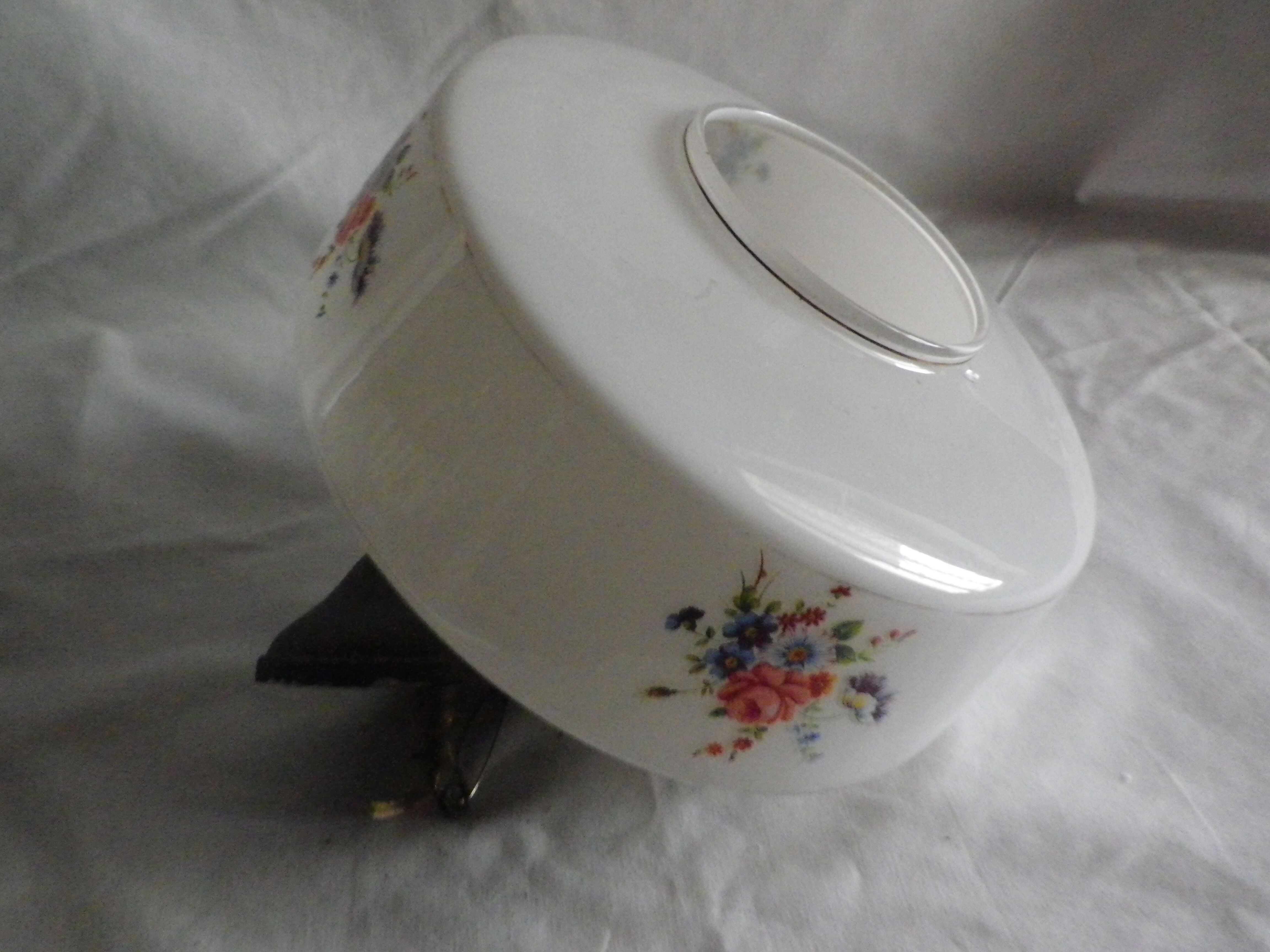 Opaline chandelier flower pattern