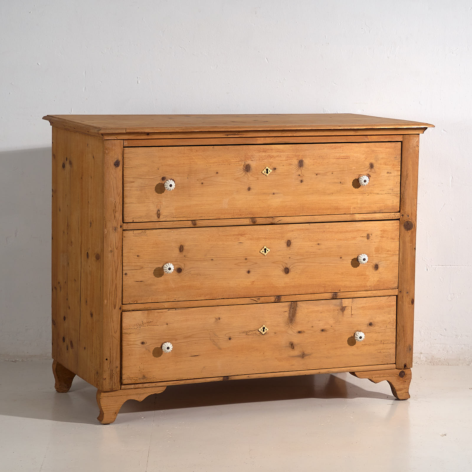 Antique Provençal chest of drawers (c.1920)