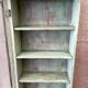 Petite vitrine en bois laqué vert
