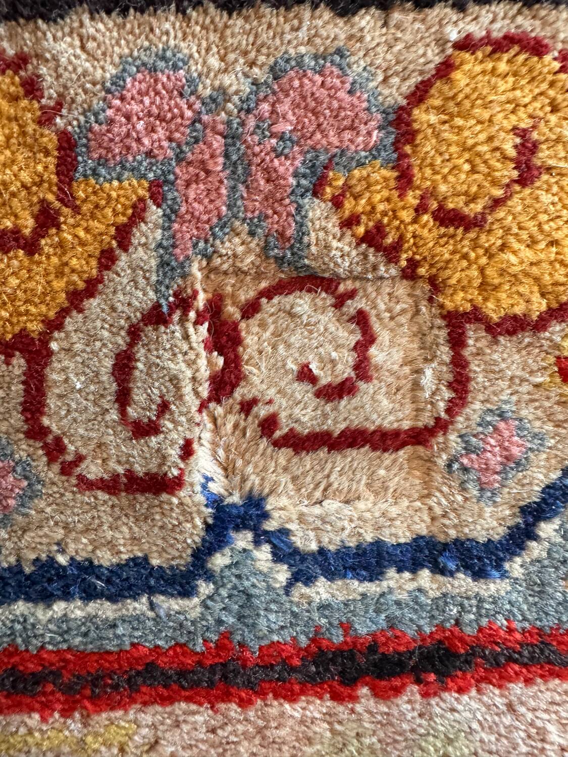 Vintage Sinkiang rug 224 cm x 136 cm