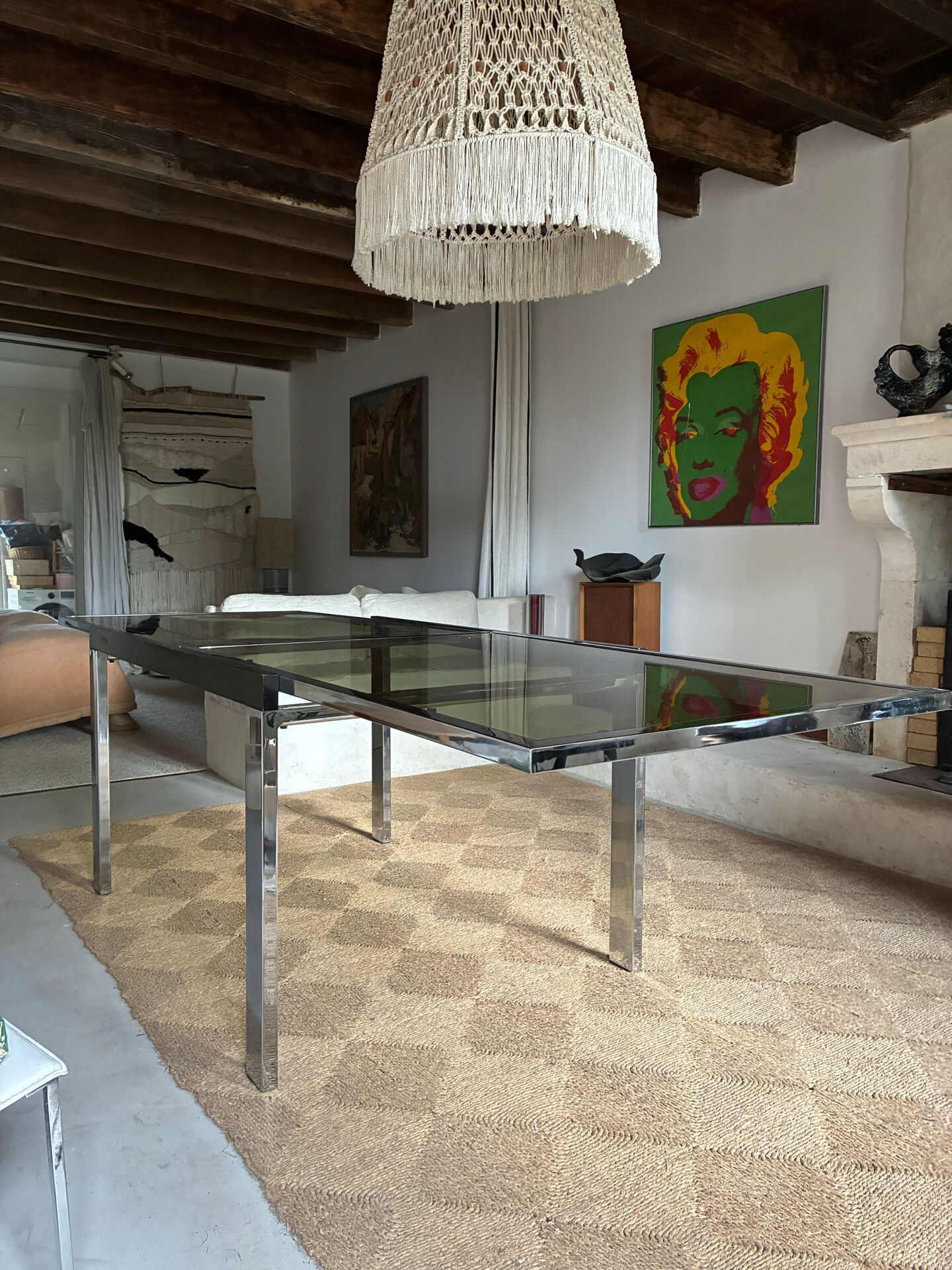 Extendable metal table