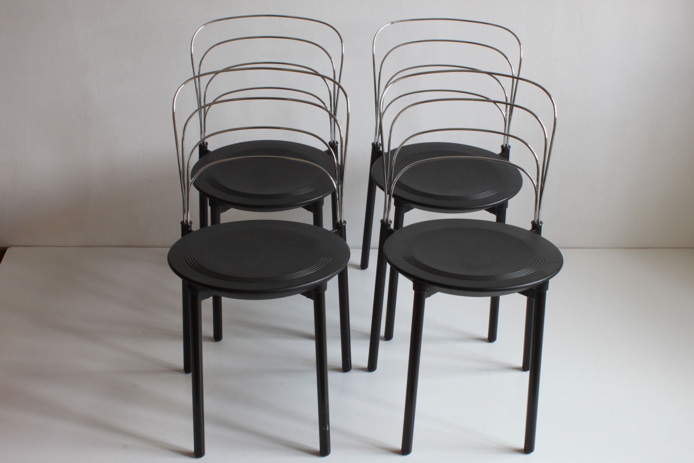 Steel wire and foam "Delfina" dining chairs by Giuseppe Raimondi for Tetide Italy, 1987.