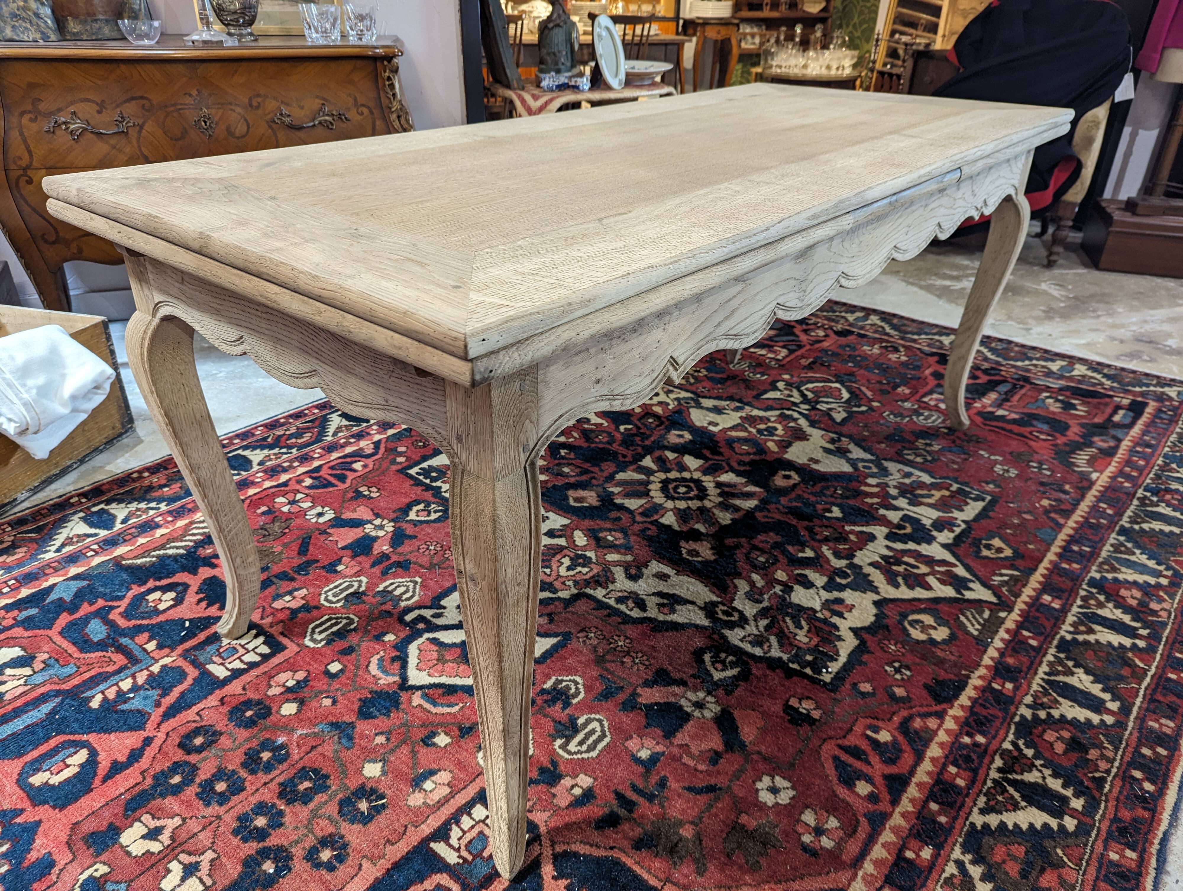 Table de ferme de style louis XV