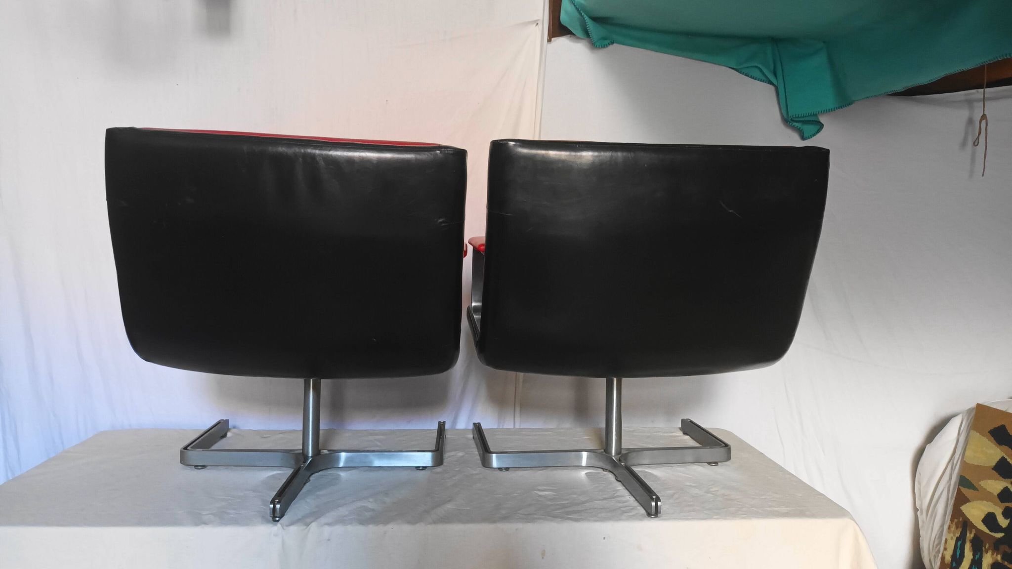 Paire de fauteuil en cuir de Raphael Raffel des années 70