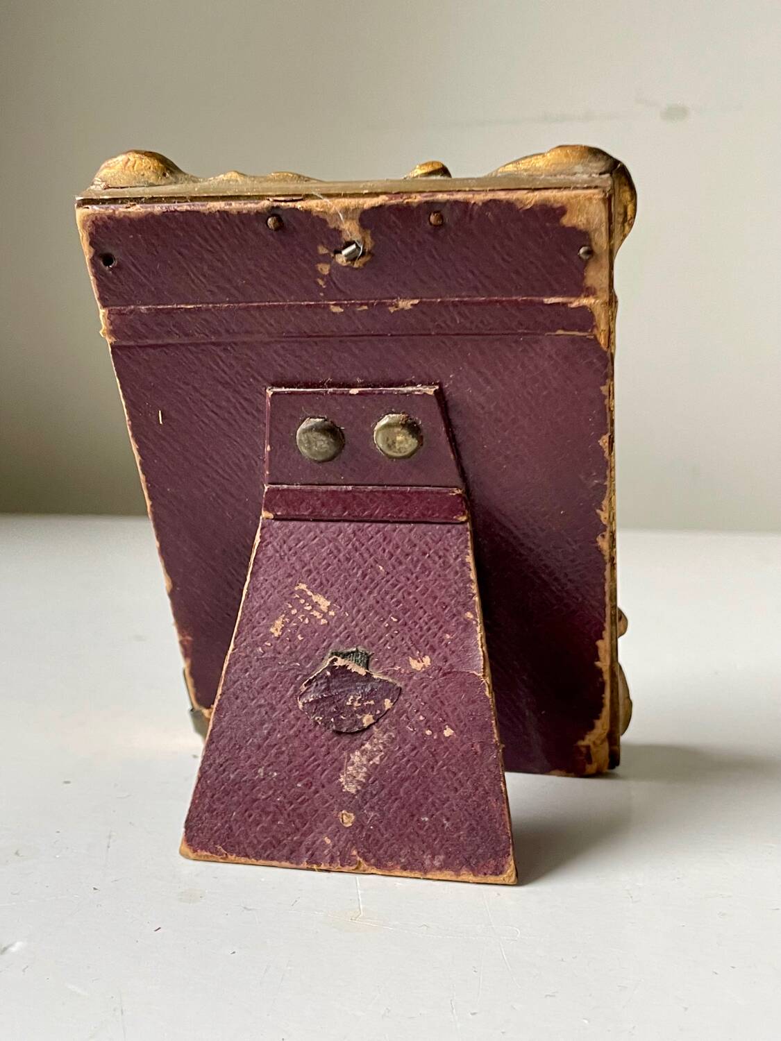 Antique art nouveau gilded wooden frame  11.5 cm x 8.5 cm convex glass