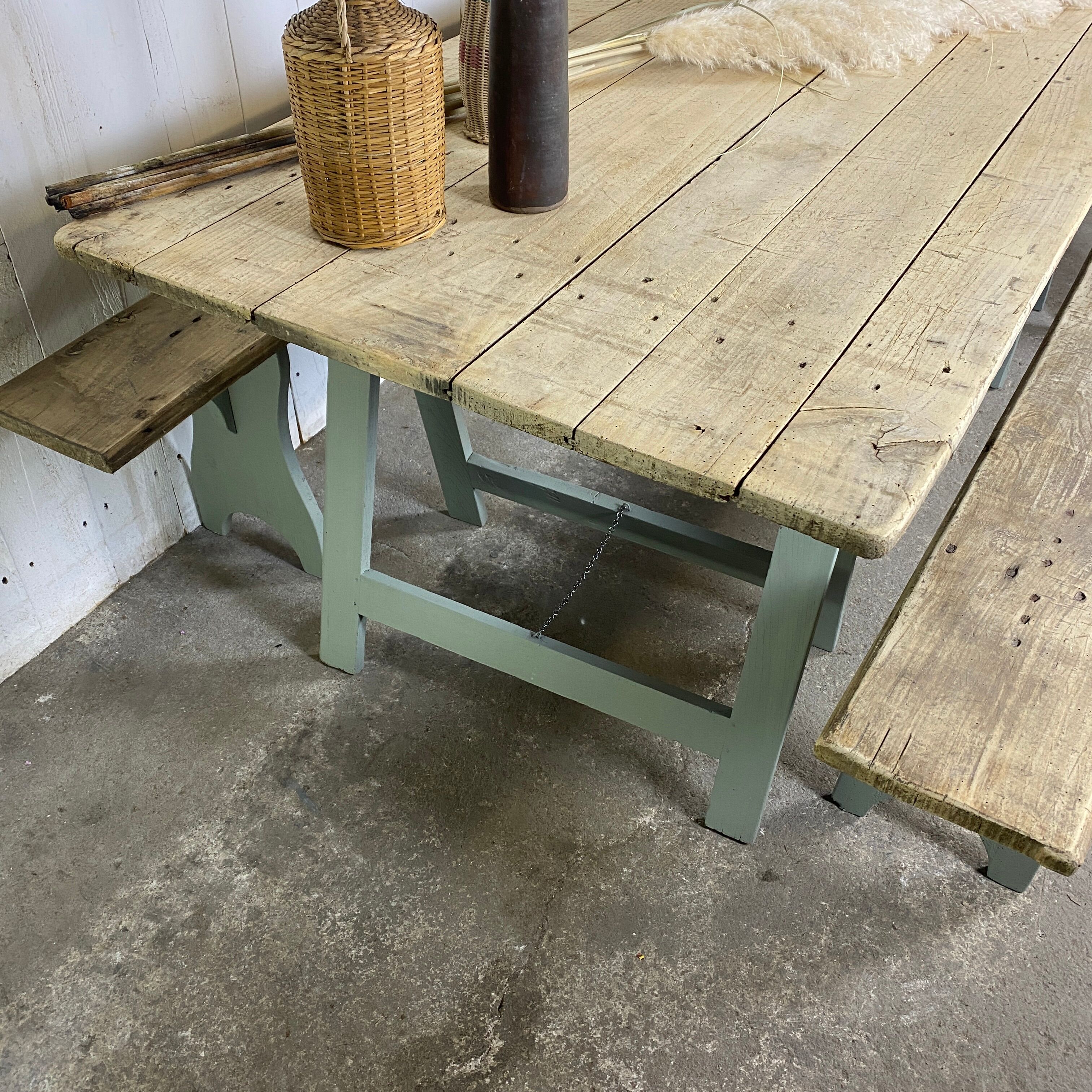 Table guinguette et 2 bancs