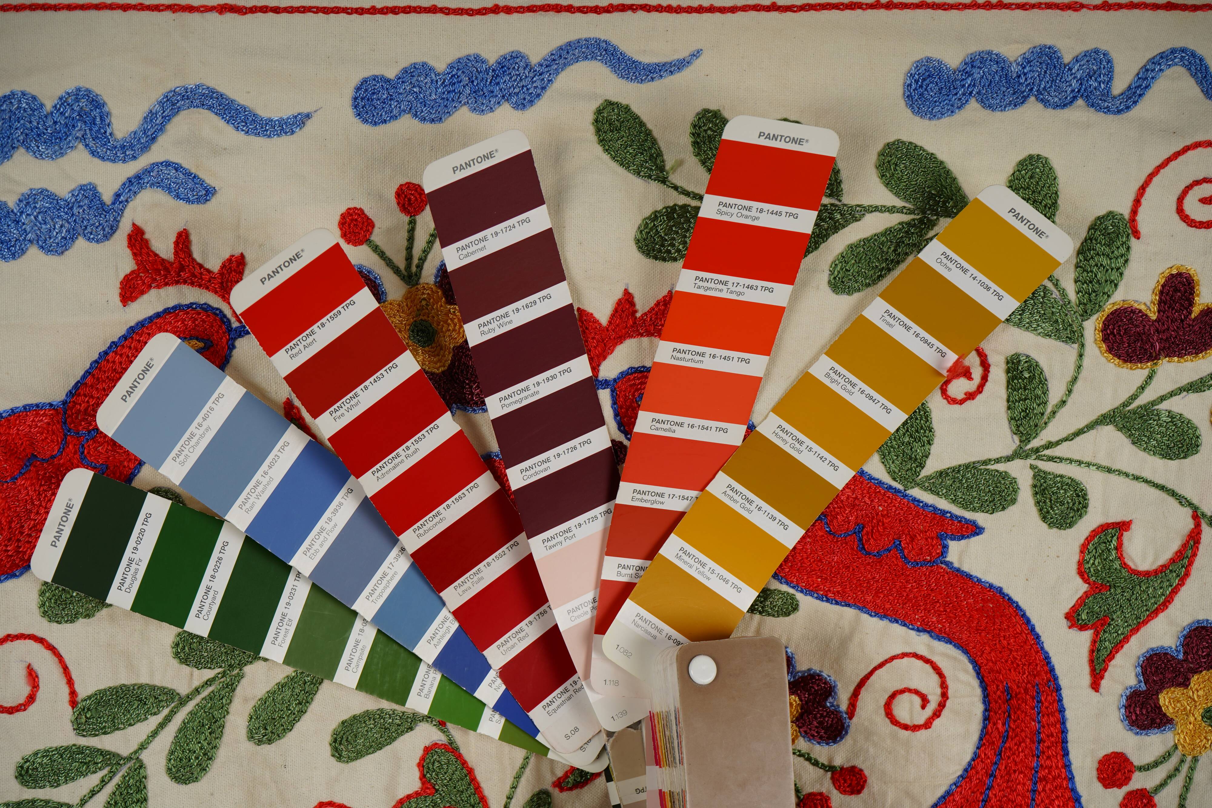 Vintage Turkish rug hand-knotted 44x96 cm