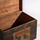 Coffre ancien peint en bois de pin – Chine, vers 1900