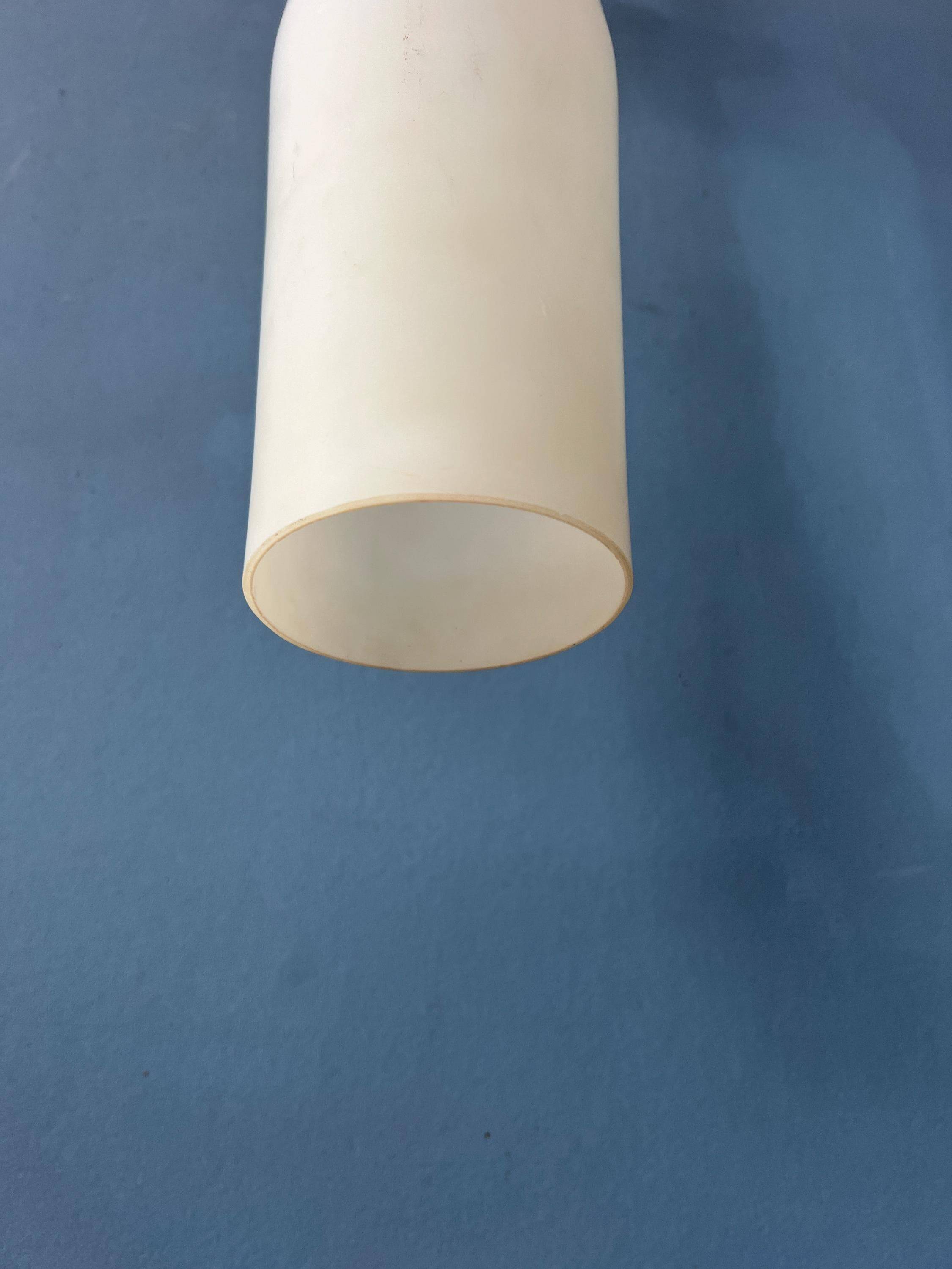 Suspension longue Mid-Century en verre opalin