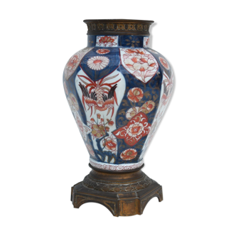 Vase en porcelaine à décor imari