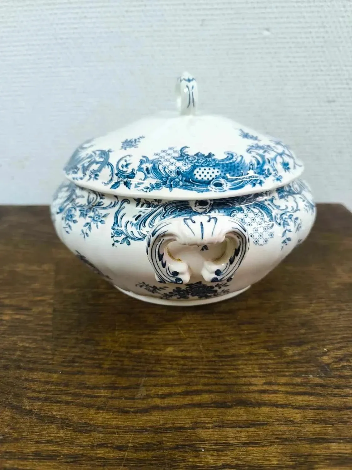 Large soup tureens Villeroy and Boch Valeria blue