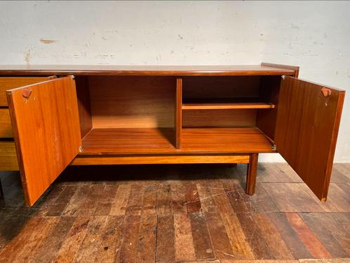 Buffet en teck du milieu du siècle 1960