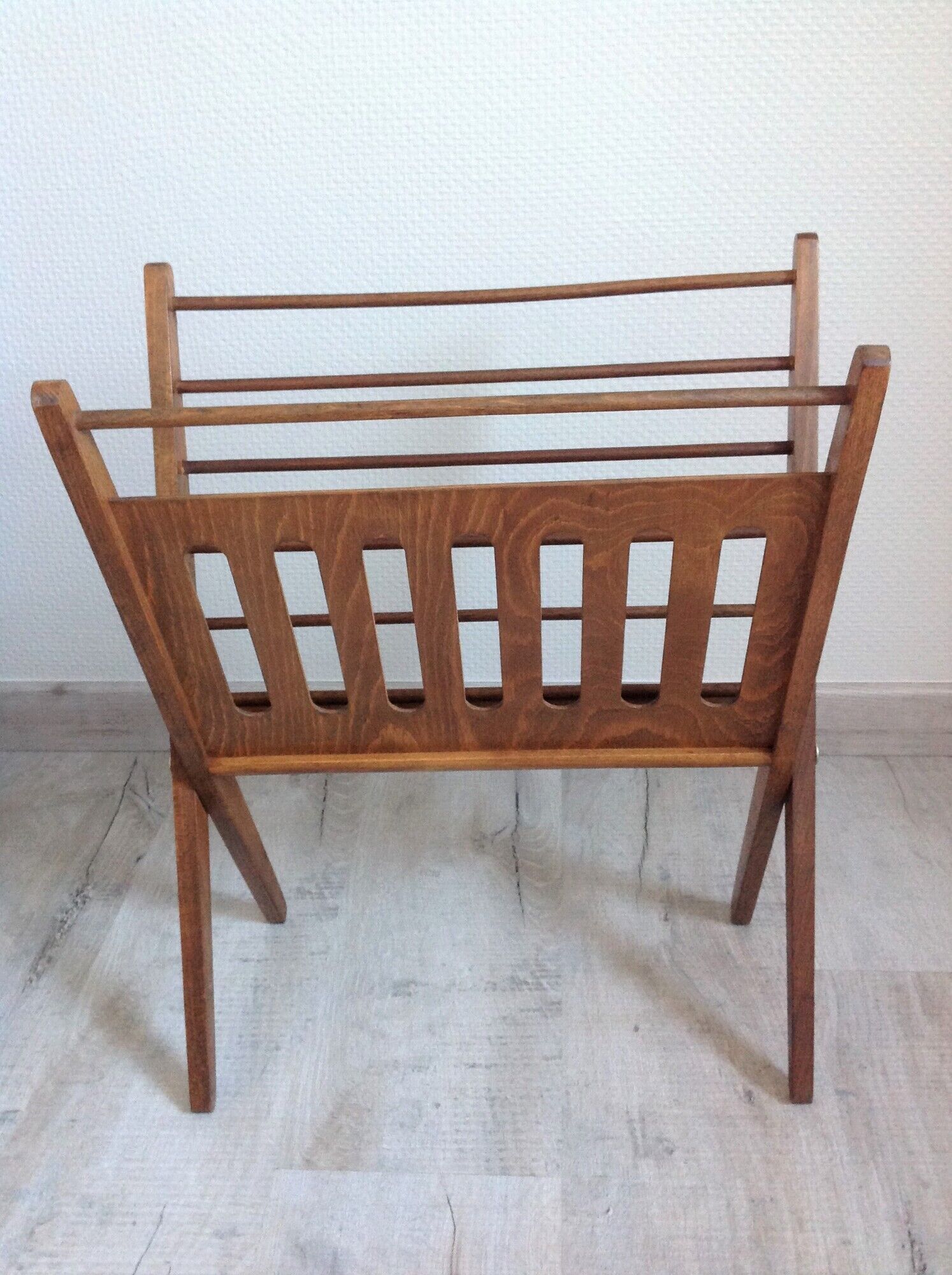 Scandinavian style foldable magazine holder by Cees Brackman for Pastoe 60/70s