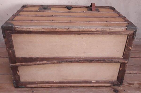 Malle de transport bombée ancienne vers 1900 B.Vinay