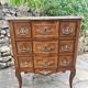Petite commode en Marqueterie à Ressaut central Époque XIX eme siècle