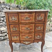Small marquetry chest of drawers with central projection, 19th century period
