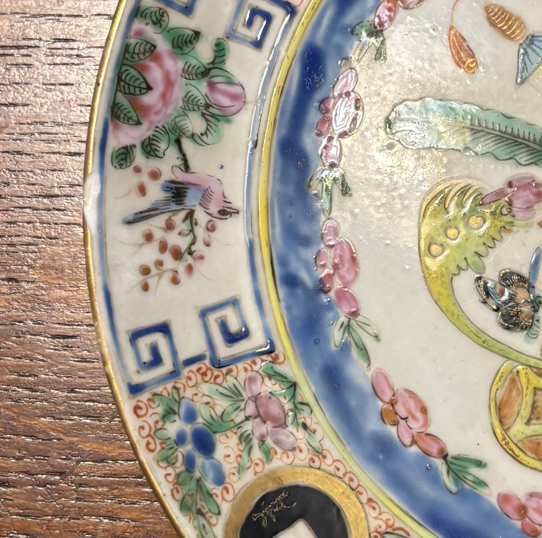 Porcelain plate Compagnie des Indes Famille rose 18th century Qianlong
