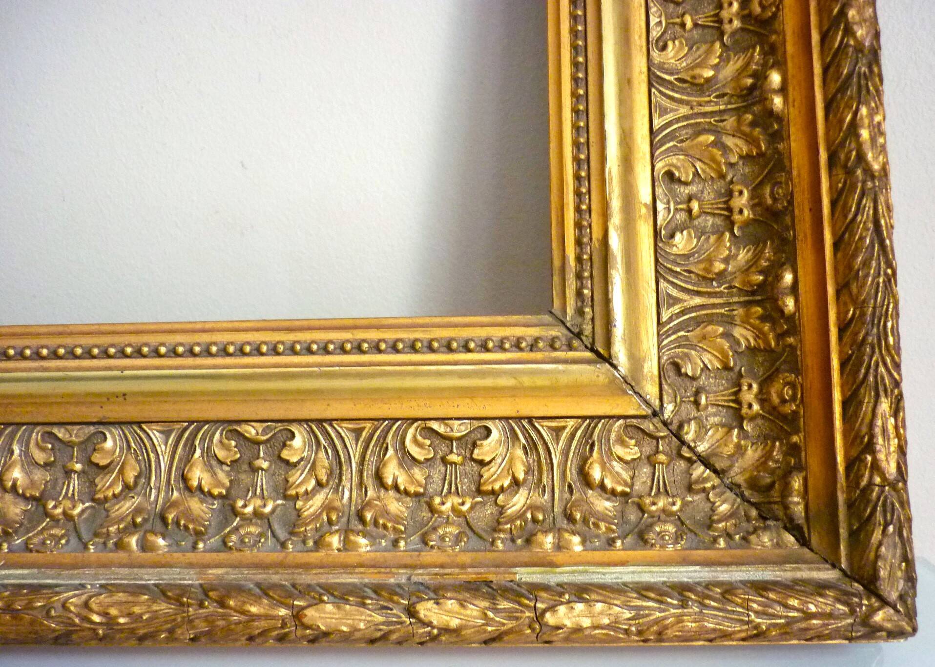Antique gilded frame in wood and stucco, carved, original gilding