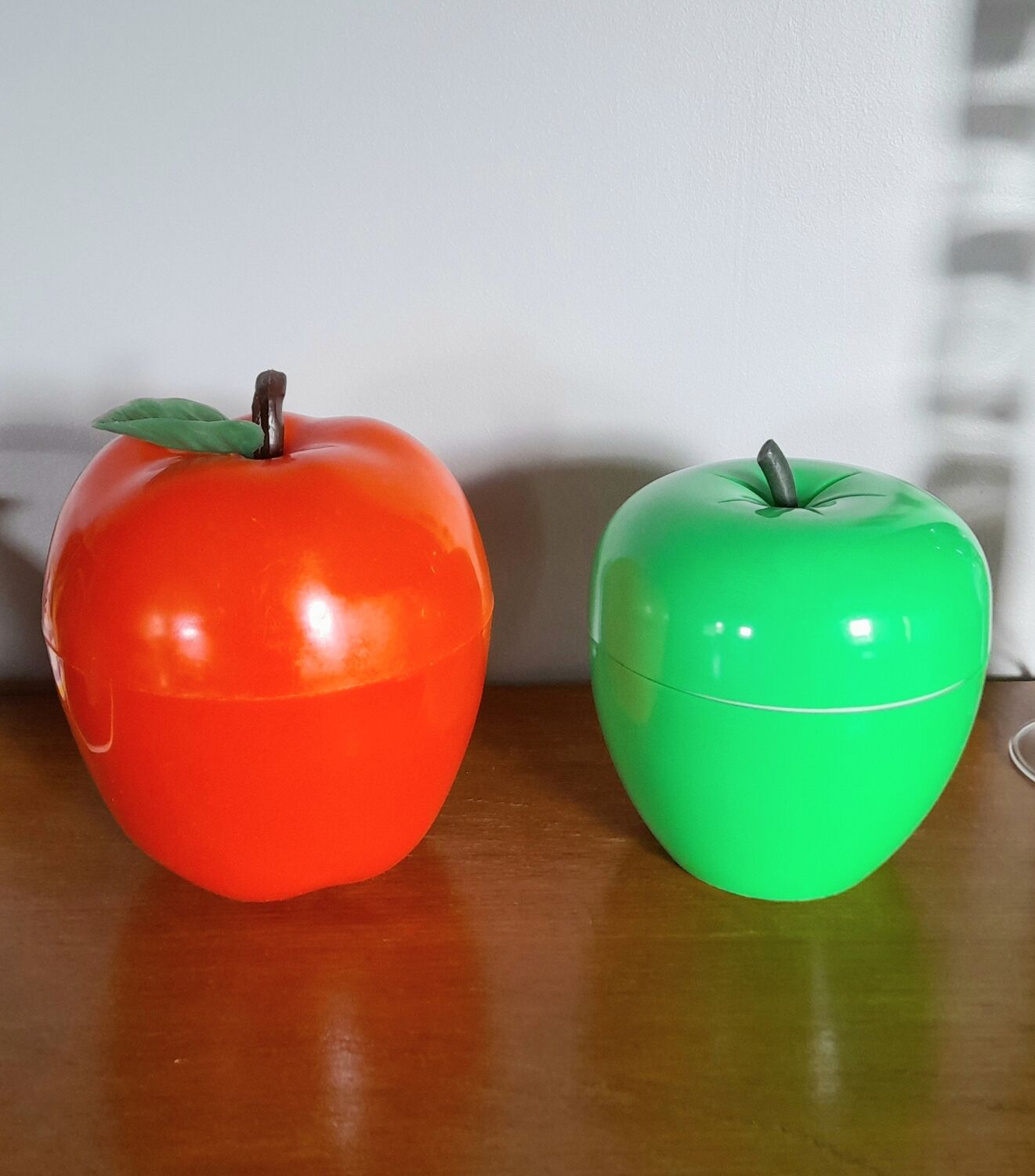 Set of 2 apples ice cube tray 70s