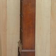 Bibliothèque victorienne en noyer loupe avec portes vitrées gothiques