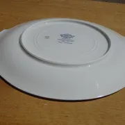 Fine Limoges porcelain dessert service: dish and 12 plates.