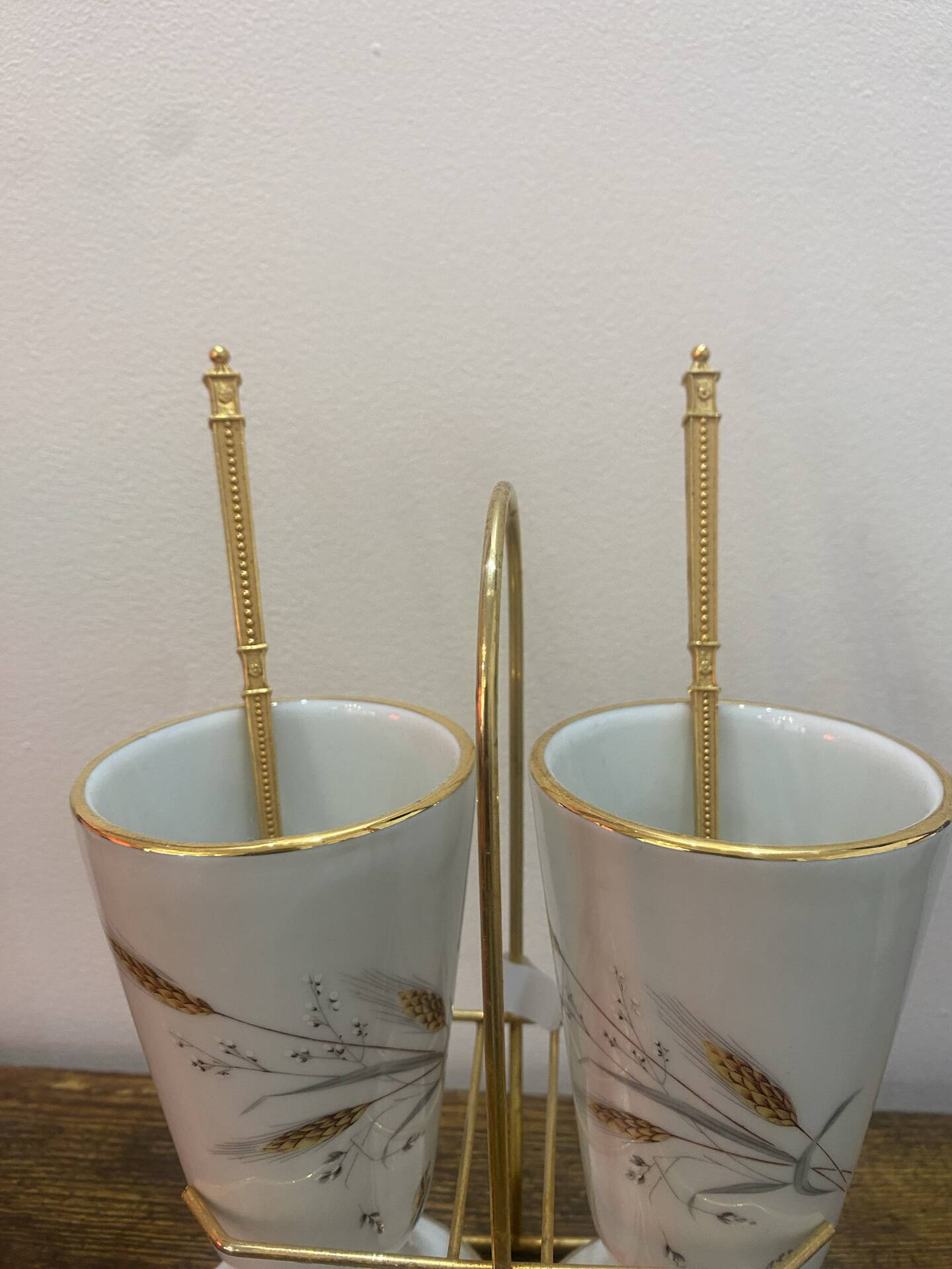 Set de 2 mazagrans anciens en porcelaine de Limoges avec support doré