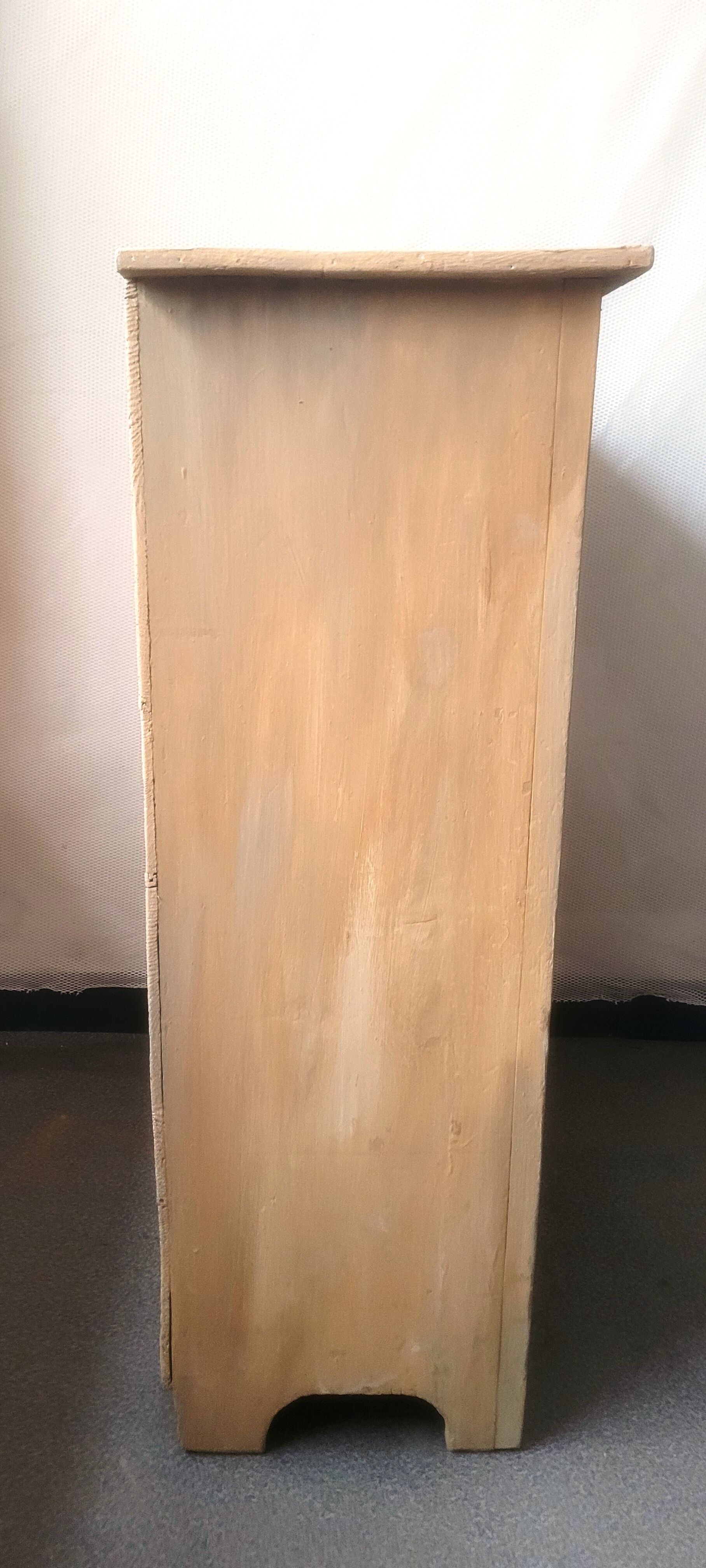 Patinated wooden jam maker