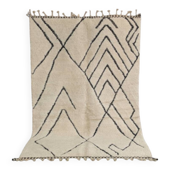 Traditional handmade beni ouarin rug size 150 x 250 cm