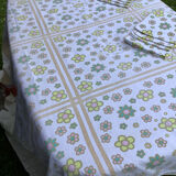 Vintage rectangular tablecloth & 8 towels