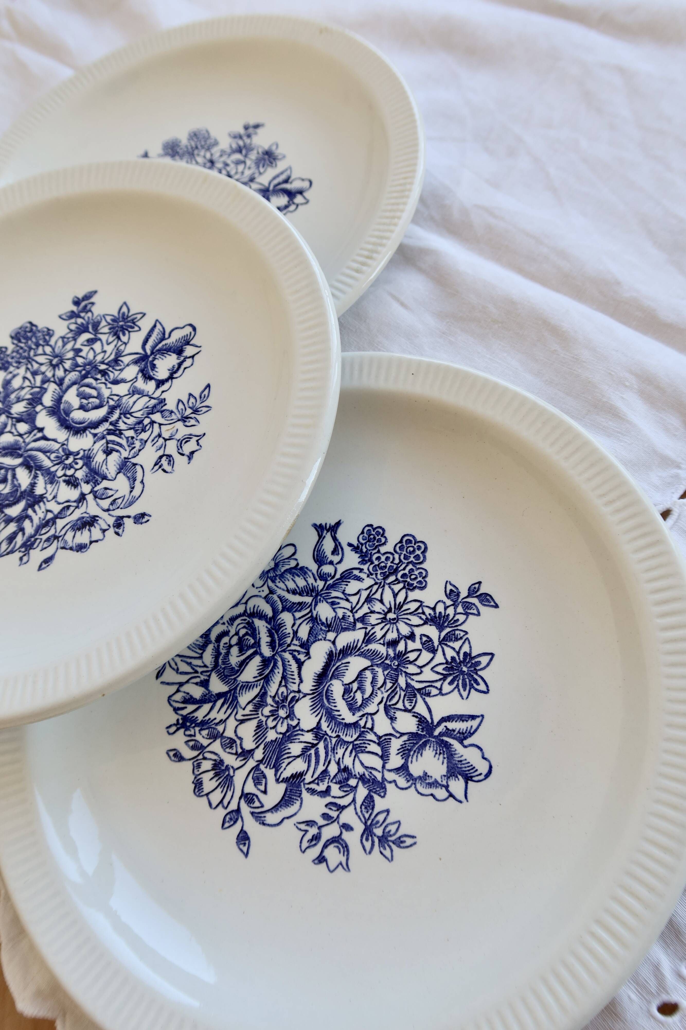 4 vintage porcelain dessert plates – Blue floral bouquet decoration