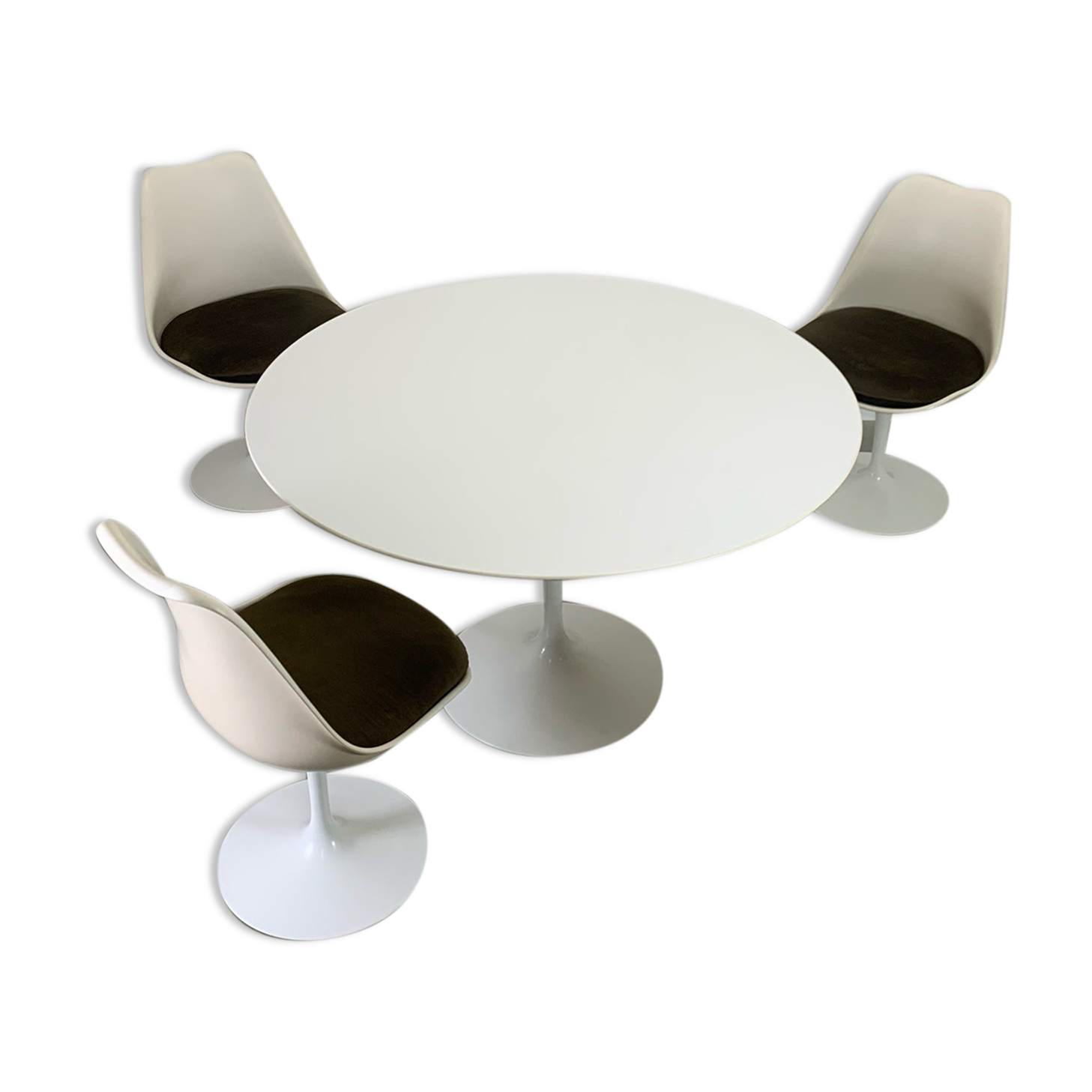 Eero Saarinen Tulip Dining Set with Swifel Chairs for Knoll International 1960s