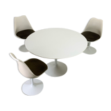 Eero Saarinen Tulip Dining Set with Swifel Chairs for Knoll International 1960s