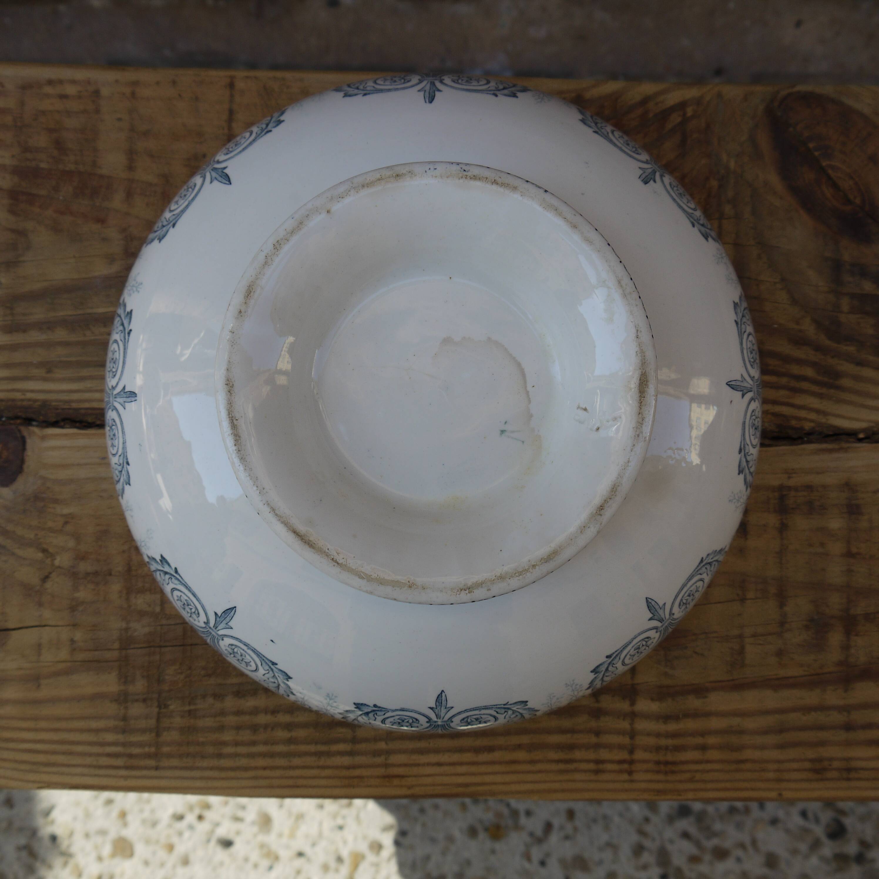 Salad in earthenware