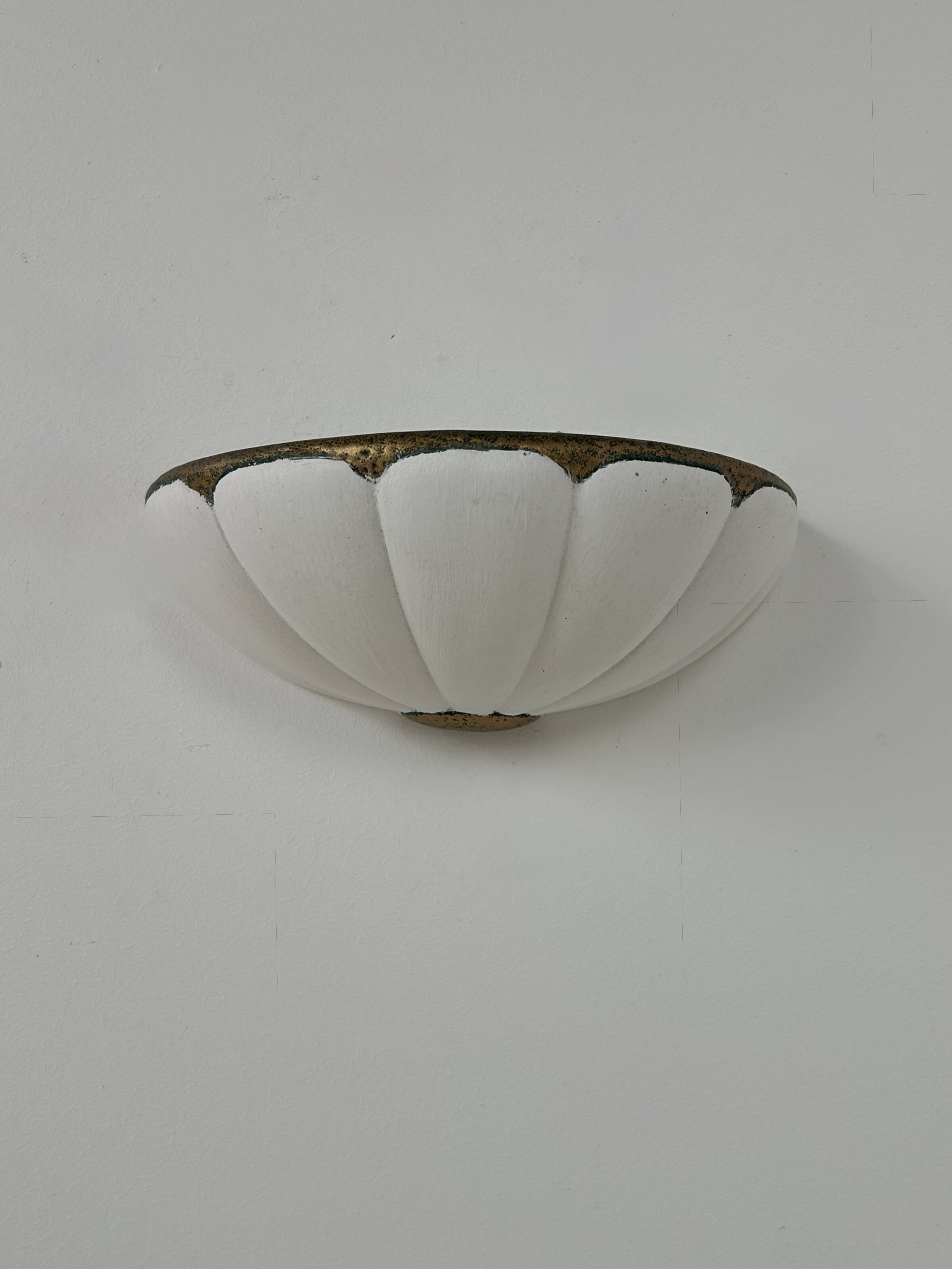 Vintage shell wall light, matte white plaster and gold, France, 1970.