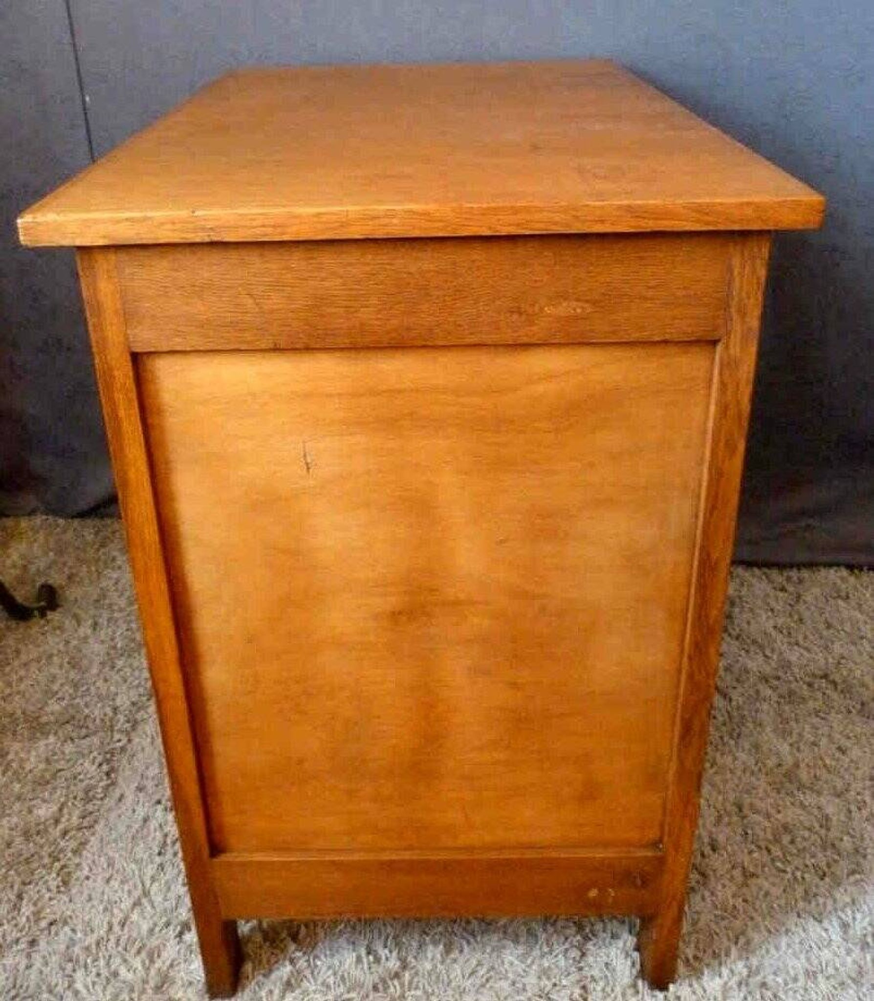 Oak workshop furniture with 2 drawers