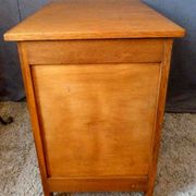 Oak workshop furniture with 2 drawers