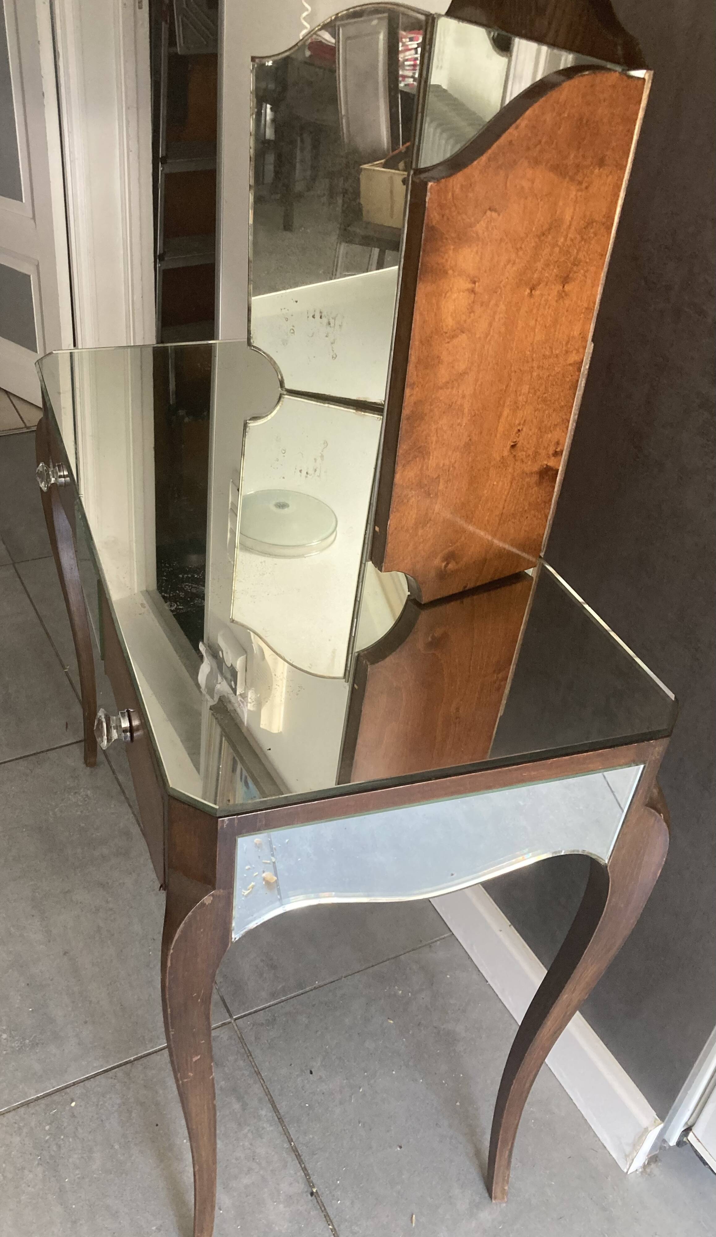 small "Art DECO" dressing table in excellent condition