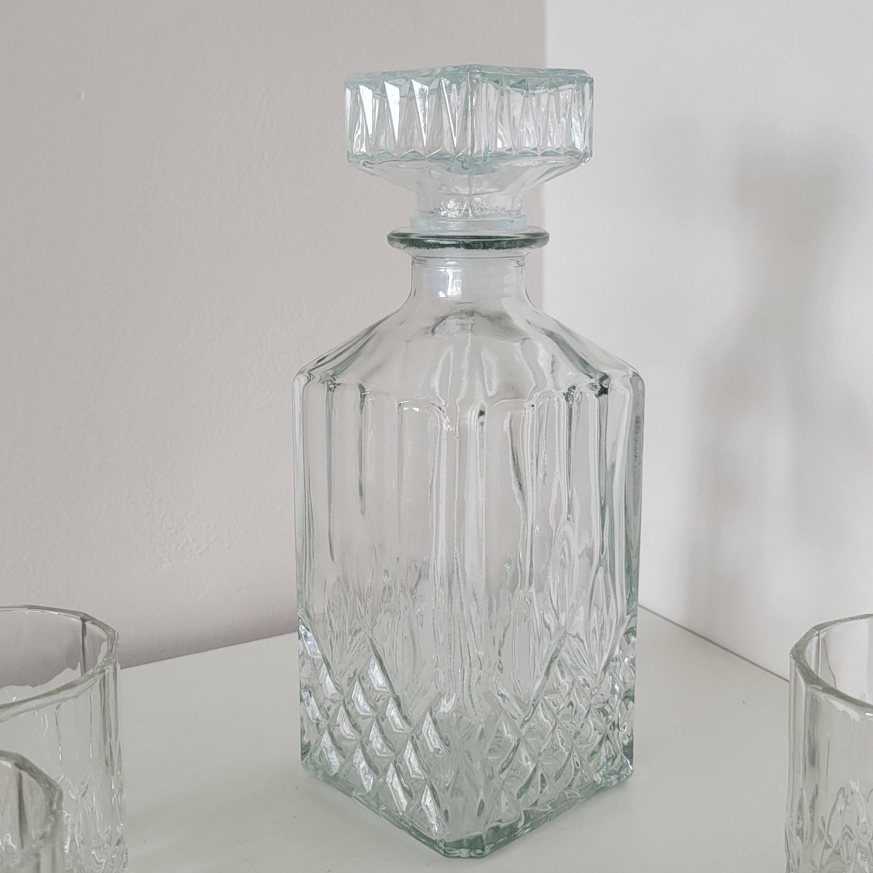 Whisky decanter 900 ml and 4 glasses 230 ml