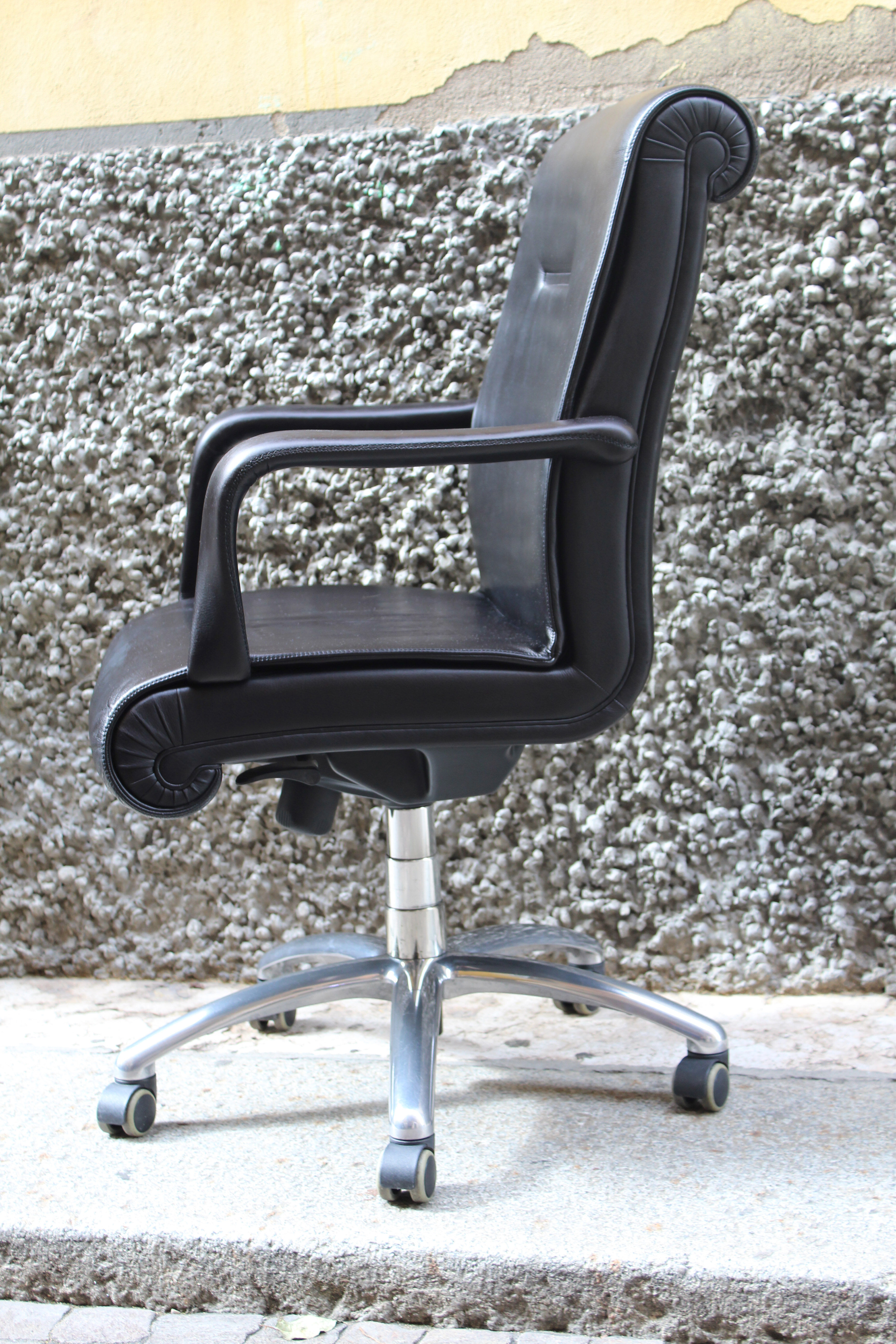 Vintage executive desk chair from Poltona Frau